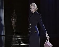 Versace-Archiv aus den 90ern: beliebte Supermodels in kühnen, bunten Looks