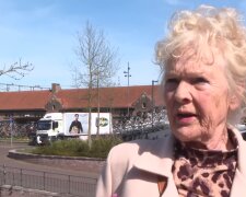 69-jährige Sabine kämpft mit Minijob gegen Geldsorgen. Quelle: Youtube Screenshot