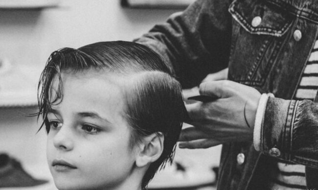 Nicht für den Rekord: Ein Friseur macht 12 Stunden lang Haarschnitte für bedürftige Kinder