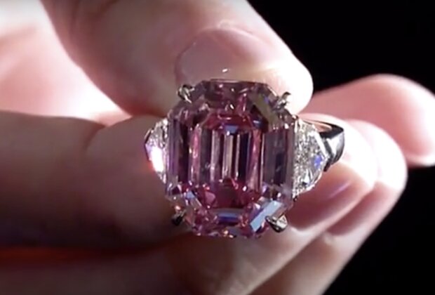 Einen großen Diamanten. Quelle: Screenshot YouTube