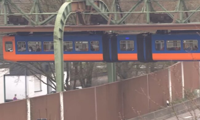 Lokale Berühmheit unter den üblichen Transportmitteln. Quelle: Screenshot YouTube