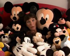 Janet sammelt über 5000 Mickey Mouse Objekte und setzt Weltrekord! Quelle: Youtube