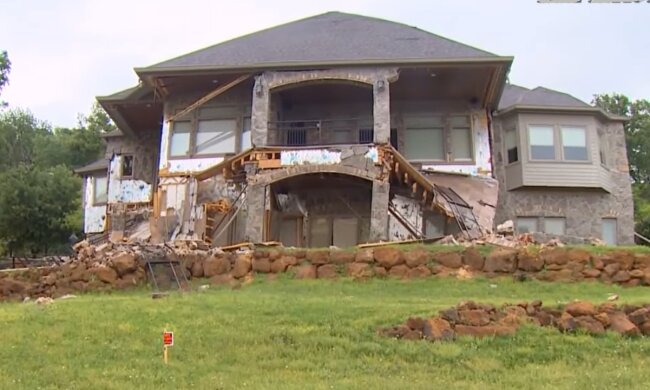 Schrecklicher Zustand des zu verkaufenden Gebäudes. Quelle: Screenshot YouTube