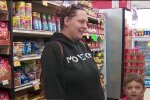 „Ich koche, plane, rechne – und trotzdem bleibt kaum Geld übrig“. Quelle: Youtube Screenshot