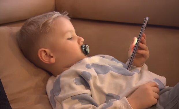 10 Stunden Handy am Tag! Quelle: Youtube Screenshot