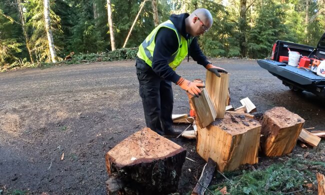 „Nach einer Heizkostenabrechnung von 230 Euro entschied ich, meine Heizung künftig selbst mit Holz zu versorgen“