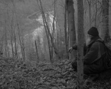 Pilzsucher haben im Wald eine 100 Jahre alte Einsiedlerin gefunden: Sie hat noch nie ein Auto gesehen und glaubt an den "Waldmeister"