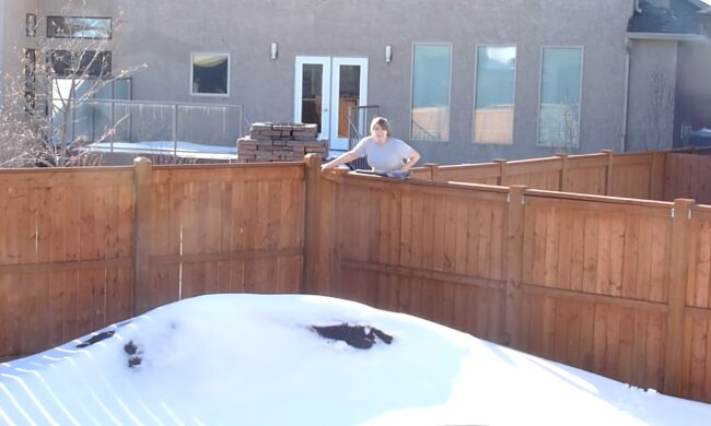 Nachbarin (Symbolbild). Quelle: Youtube Screenshot