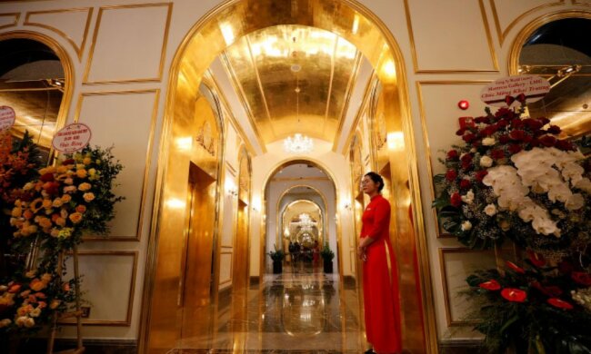 Königlicher Luxus: wie sieht das erste Hotel der Welt aus dem Gold aus