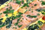 Rezept für Lachs in cremiger Sahnesauce. Quelle:Youtube Screenshot