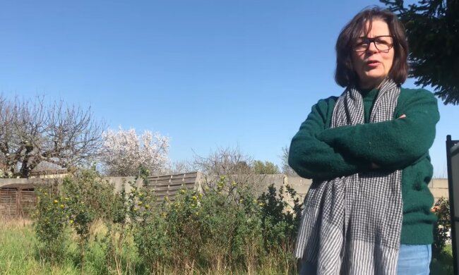 Verärgerte Nachbarin. Quelle: Youtube Screenshot