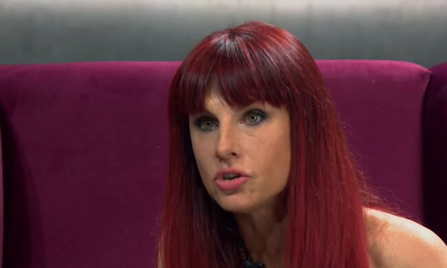 Entschlossene Frau. Quelle : Youtube Screenshot