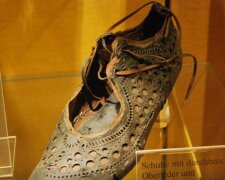 Heute sind sie 2000 Jahre alt: wie römische Schuhe aussehen, die früher beliebt waren