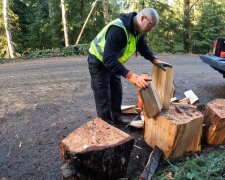 „Nach einer Heizkostenabrechnung von 230 Euro entschied ich, meine Heizung künftig selbst mit Holz zu versorgen“