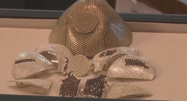 Die teuerste Schutzmaske der Welt aus Weißgold und Diamanten: sie kostet 1,3 Millionen Euro