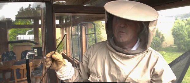 Bienenzüchter. Quelle: Youtube Screenshot