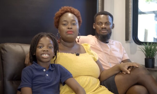 "Unser Leben als Familie John in Deutschland". Quelle: Youtube Screenshot