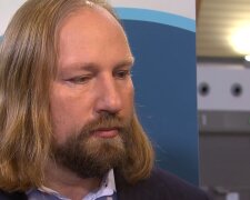 Hofreiter kündigt Widerstand gegen Angreifer an. Quelle: Youtube Screenshot