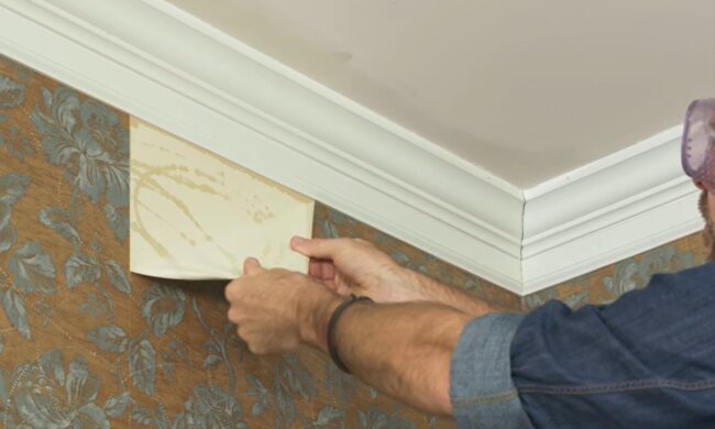 Entfernen von Tapeten. Quelle: YouTube Screenshot