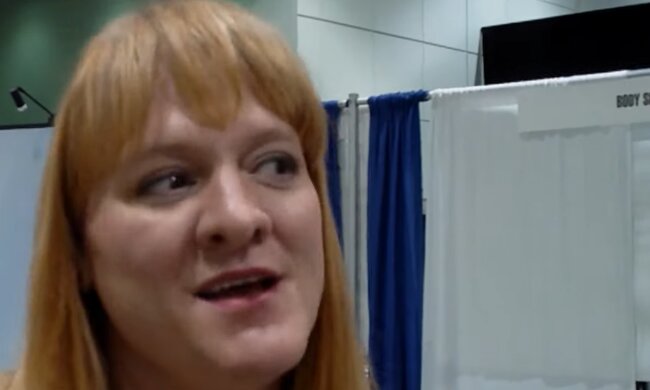 Becca Swenson. Quelle: YouTube Screenshot