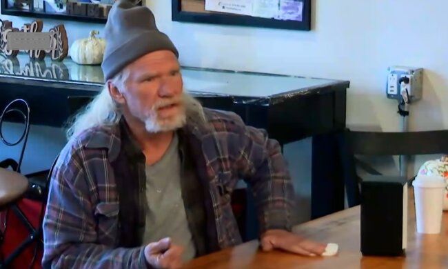 Ein besonderer Kunde im Café. Quelle: Screenshot YouTube