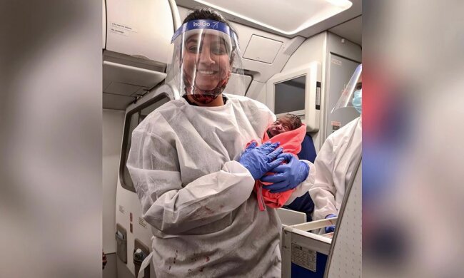 Geburt am Himmel: Eine Frau gebar vorzeitig direkt im Flug