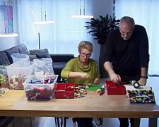 Rentnerin "spielt" mit Lego und baut daraus echte Rampen, die ihr das Leben erleichtern