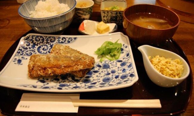 In Tokio wurde ein Restaurant eröffnet, in dem man kostenlos essen kann, wenn man eine Schicht dort arbeitet