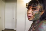 Diane über ihr Leben in Tinte. Quelle: Youtube Screenshot