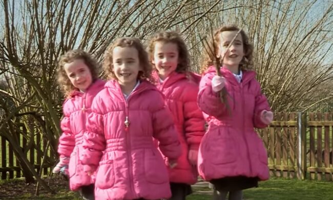 Wunderschöne Schwestern. Quelle: Screenshot YouTube