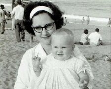 "Der Arzt meiner Mutter ist mein Vater": Eine Frau erfuhr mit 53 Jahren die Wahrheit über ihre Familie