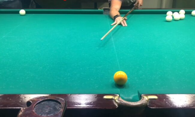 Billard spielen.Quelle: Screenshot YouTube