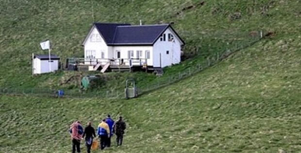 Das Geheimnis eines einsamen Hauses auf der malerischen Insel Ellirey in Island