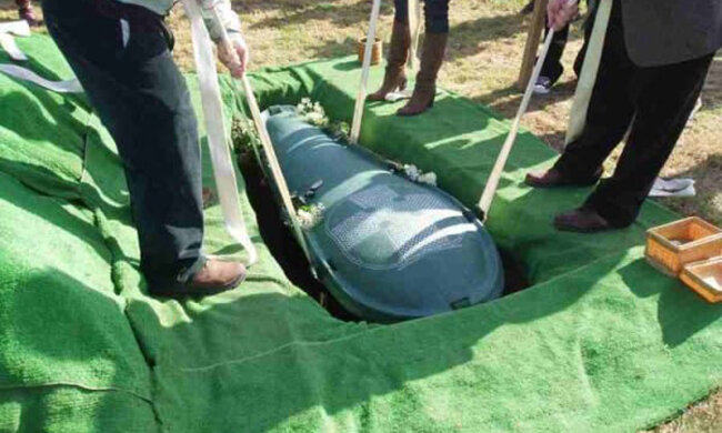 Der Ehemann forderte die Frau auf, sein gesamtes Geld zusammen mit ihm zu begraben, aber sie fand einen Weg, um die Anfrage  umzugehen