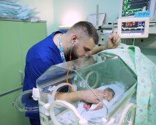 Geboren in Woche 23 – und ohne Mama. Quelle: Youtube Screenshot