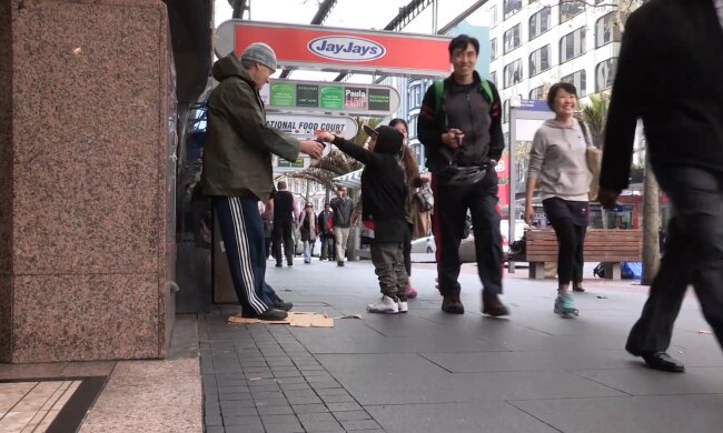 Zwischen Armut und Einnahmen. Quelle: Youtube Screenshot