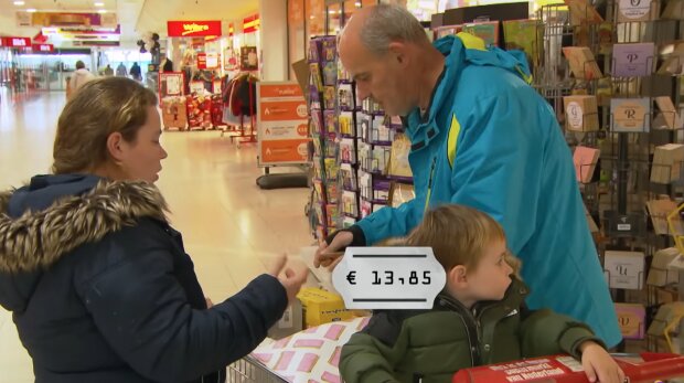 Arm, unsichtbar, vergessen. Quelle: Youtube Screenshot