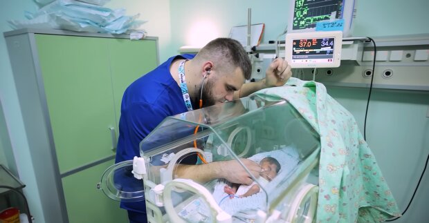 Geboren in Woche 23 – und ohne Mama. Quelle: Youtube Screenshot