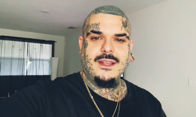 Ein Mann mit vielen Tattoos. Quelle: Youtube Screenshot