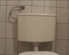 Toilettenspülung. Quelle: Screenshot Youtube