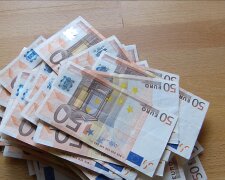 300 Euro im Monat. Quelle: Youtube Screenshot