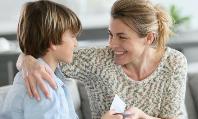 Die Tante, die ihrem Neffen einen Lottoschein schenkte, bat ihn, den Gewinn zu teilen