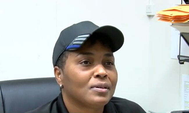 Angestellte eines Lebensmittelladens. Quelle: Youtube Screenshot