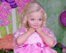 Das Mädchen "Barbie" ist ein Model, seit sie 2 Jahre alt ist: wie sie acht Jahre später aussieht