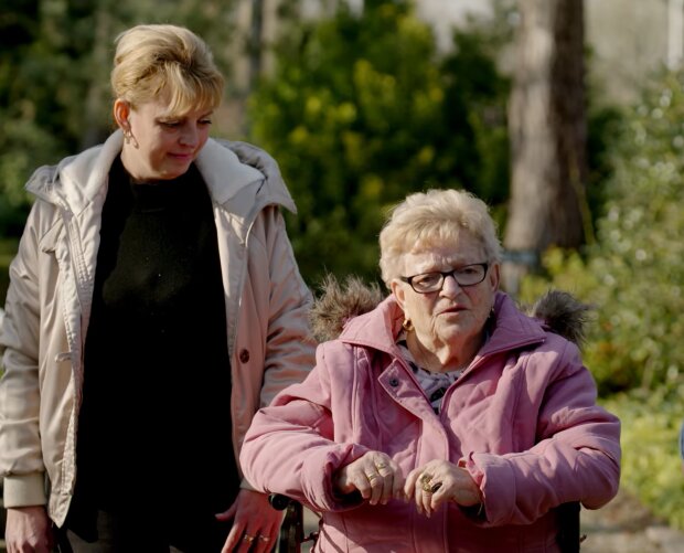 Mit 72 ins Heim? Quelle: Youtube Screenshot