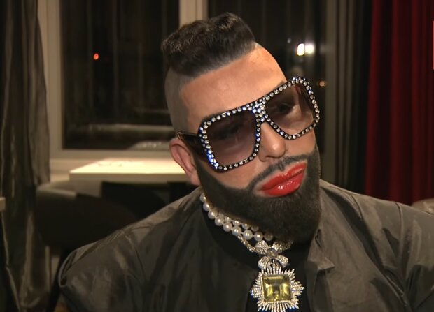 „Ich ignoriere die Regeln des Alters – und sehe dabei umwerfend aus!“. Quelle: Youtube Screenshot