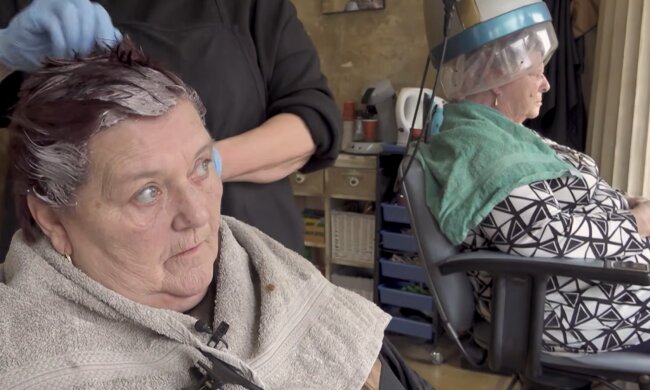 Trinkgeld für Kellner, nicht für Friseure. Quelle: Youtube Screenshot