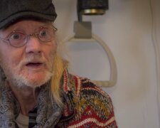 „Einsamkeit frisst mich auf – und niemand hält meine Hand“. Quelle: Youtube Screenshot