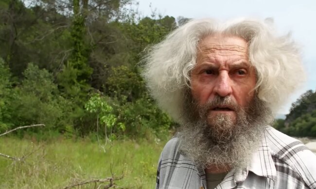 „Ich habe genug von den Menschen“: Warum ein 73-Jähriger in den Wald zog