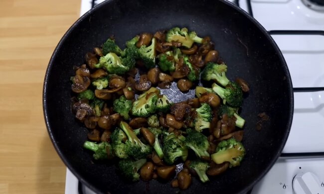 Brokkoli und Pilze. Quelle: Youtube Screenshot